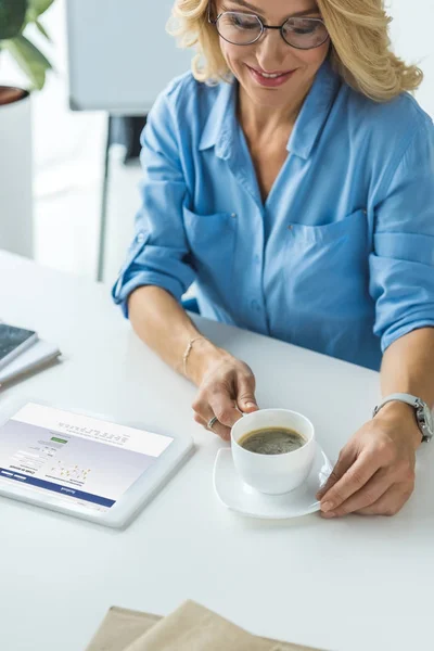 Businesswoman using tablet with facebook website — Stock Photo