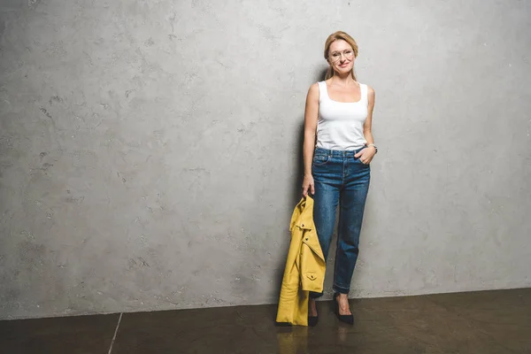 Woman with yellow leather jacket — Stock Photo