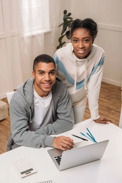 Couple using laptop — Stock Photo