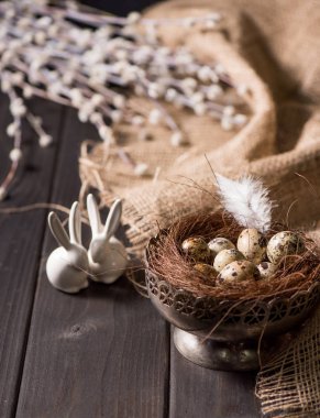 Paskalya tavşanları ve bıldırcın yumurtası