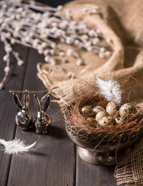 Paskalya tavşanları ve bıldırcın yumurtası