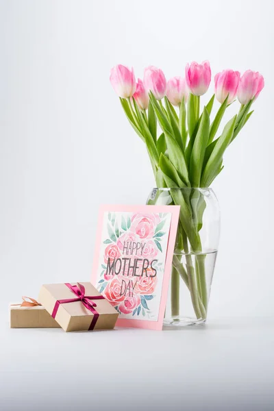 Tulpen, briefkaart en geschenken — Stockfoto