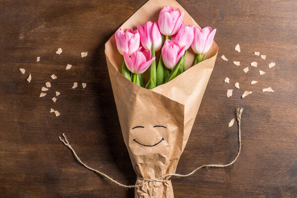 Ramo de tulipanes rosados — Imagen de stock Ramo de tulipanes rosados Imágenes De Stock Sin Royalties Gratis