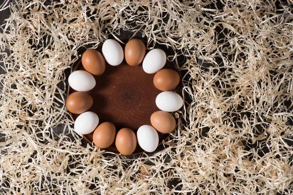 Chicken eggs on plate — Stock Photo