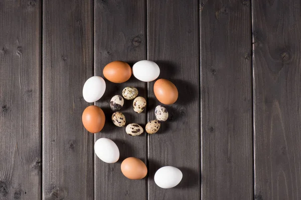 Œufs de poulet et de caille — Photo de stock