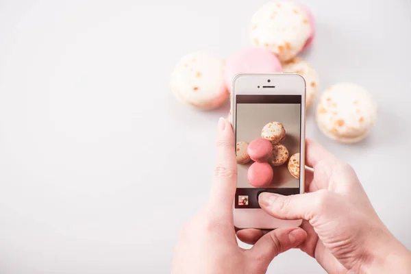 Hands photographing macarons — Stock Photo