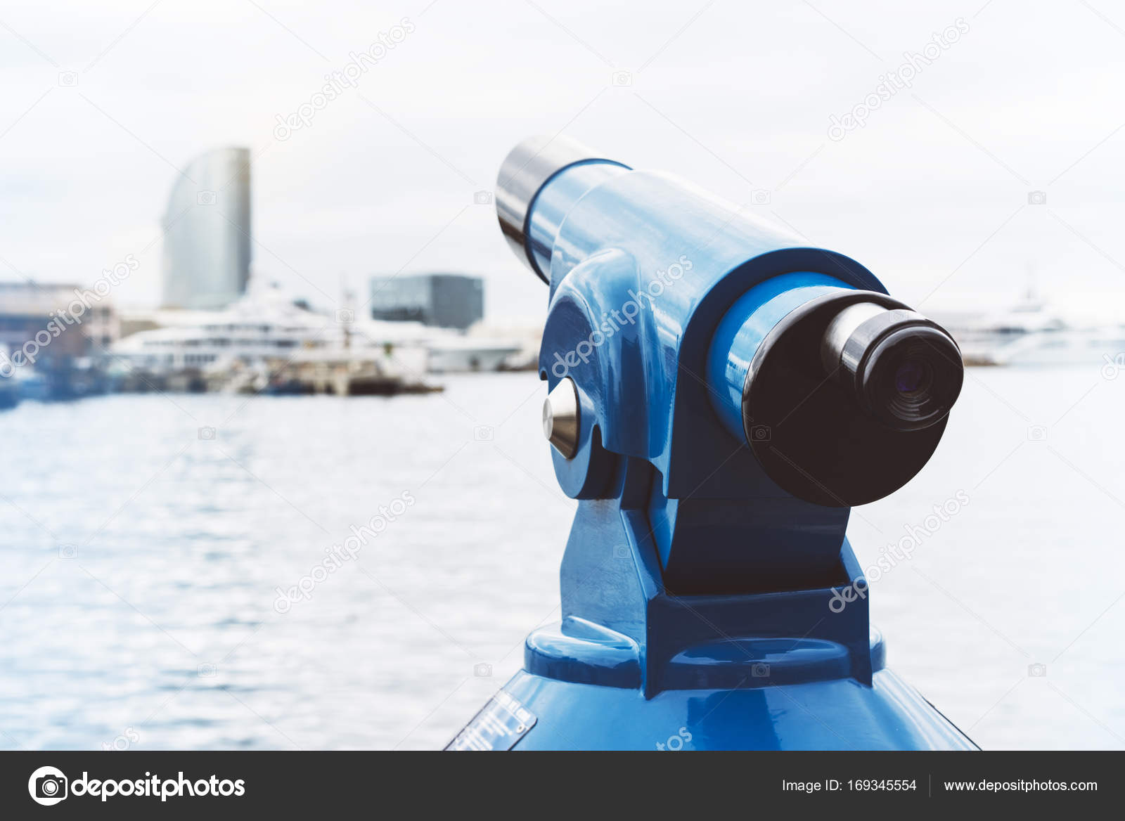 Télescope Touristique Regarder Ville Mer Avec Coucher Soleil