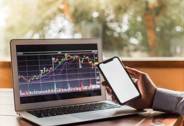 Laptonlu işyeri ve grafik ticareti 