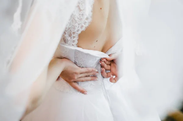 Reggel a menyasszony menyasszony pongyolában — Stock Fotó