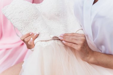 Gelinlik gelin görünüyor