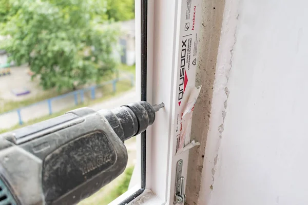 Installation of Windows in the apartment. Drilling holes with a hammer