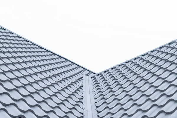 Fragmento del nuevo techo de la casa — Foto de Stock