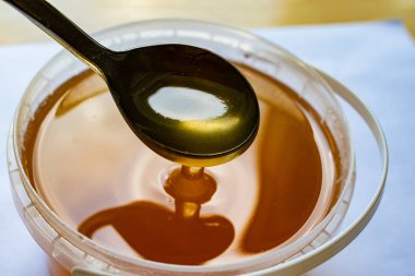 Taze bahar kaşığı Bal olabilir