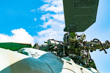 Eski askeri teçhizat parçaları