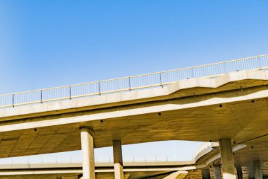 Yeni köprünün dairesel yapısının bir parçası.