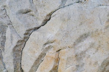 Büyük bir ışık taşı çatladı.