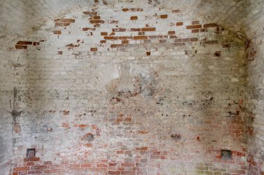 Eski kalenin tuğla parçası.