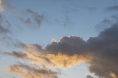  Sert Aralık akşamı gökyüzü