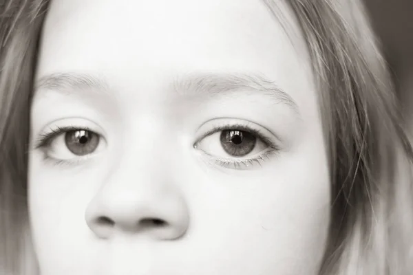 Έγχρωμη φωτογραφία πορτραίτου μικρού κοριτσιού — Φωτογραφία Αρχείου