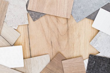 Farklı renkte plastik kaplama parçaları