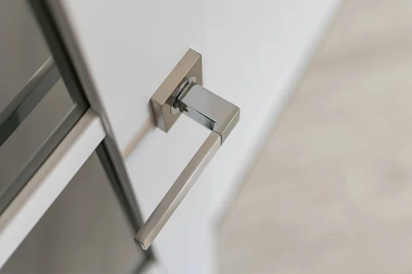 İç kapı kolu parçası.