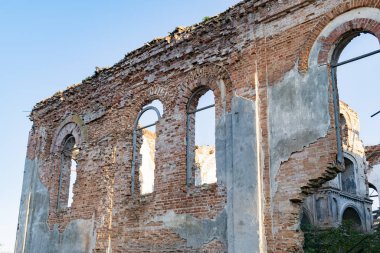 Eski yok edilmiş sinagogun bir parçası.