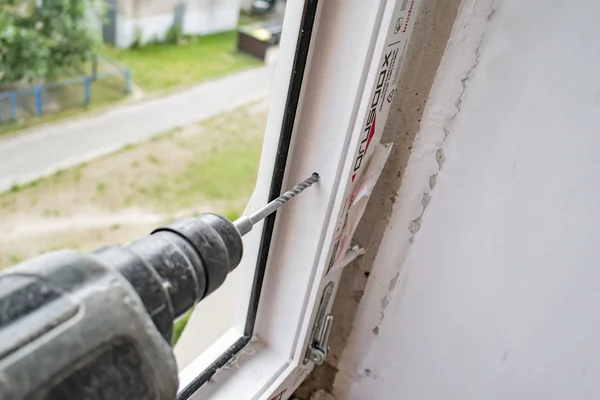 Installation of Windows in the apartment. Drilling holes with a hammer