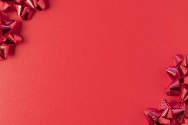 Arkaplanda hediye paketi için eğil