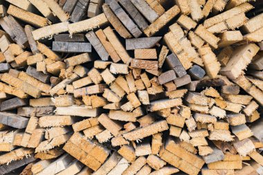 Katlanmış kesme tahtasının yan görünümü