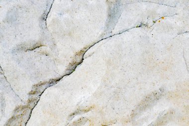 Büyük bir ışık taşı çatladı.