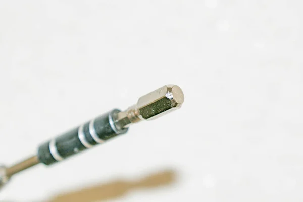 Mikrośrubokręt Dyszą Pracy Sprzętem Elektrycznym — Zdjęcie stockowe