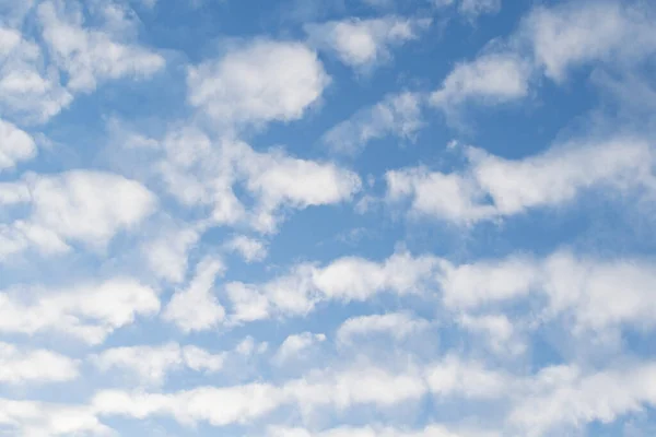 Vista de las nubes en el cielo de la tarde — Foto de Stock