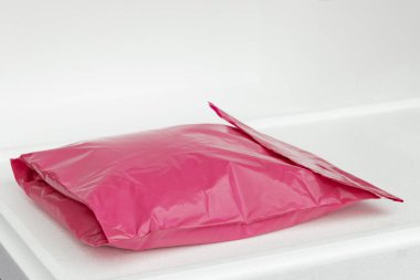 Malları taşımak için mühürlü paket