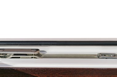 Kaplamalı yeni bir plastik pencerenin parçası