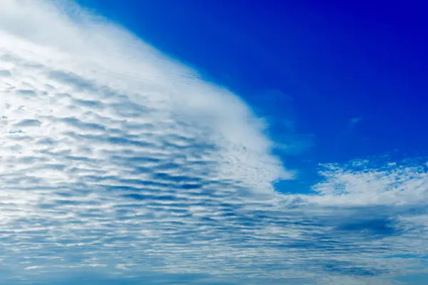 Evening cloudy sky outside the city — Stock Photo, Image