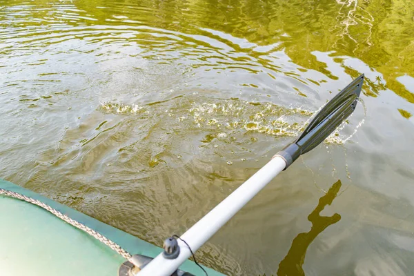 Pagaie Bateau Gonflable Ramant Sur Eau — Photo