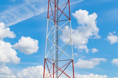 Kozmetik sıvısı için yarı saydam şişe