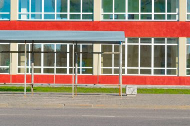 Yeni binanın pencerelerini göster