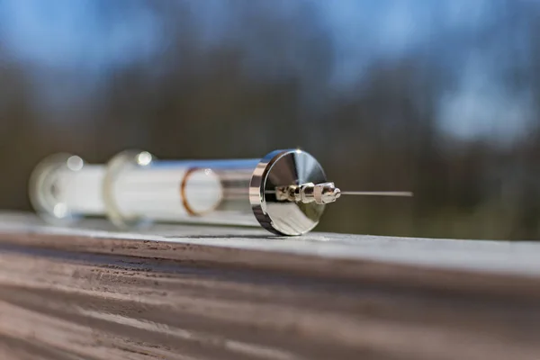 Una Jeringa Vidrio Vieja Con Una Aguja Inyección — Foto de Stock