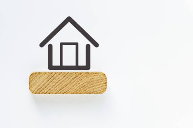 Beyaz arkaplandaki ahşap parmaklıkların kolajı