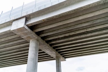 Halka köprünün parçaları yapım aşamasında.