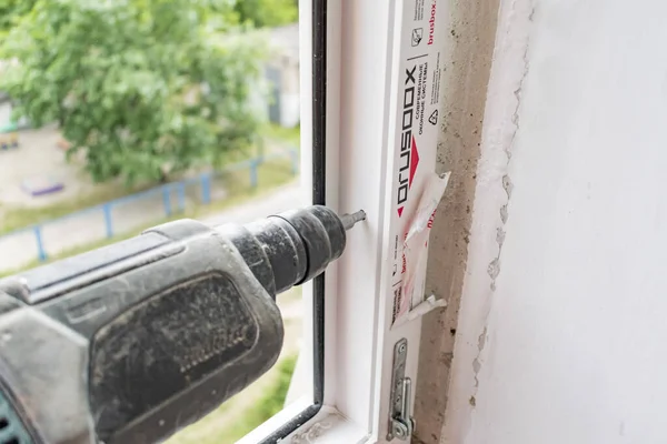 Installation of Windows in the apartment. Drilling holes with a hammer