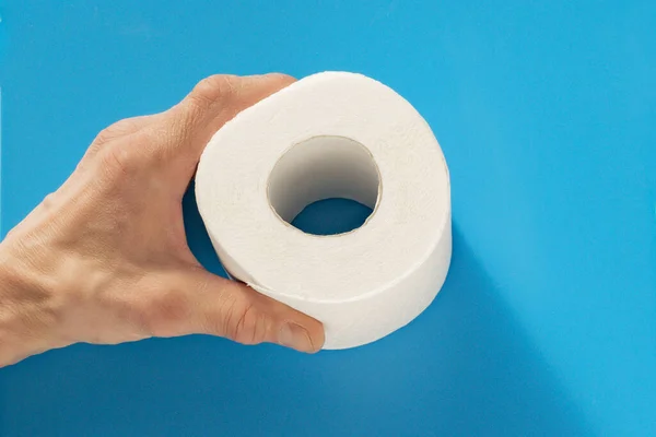 Koláž Toaletního Papíru Rukou Modrém Pozadí — Stock fotografie