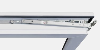 Plastik beyaz pencerenin donanım ögesi