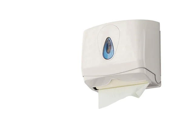 Beyaz arka planda kağıt havlular olan plastik kutu.