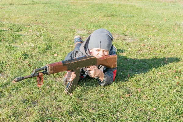 Little Boy Playing Toy Gun Autumn Day Village — Stock Photo, Image