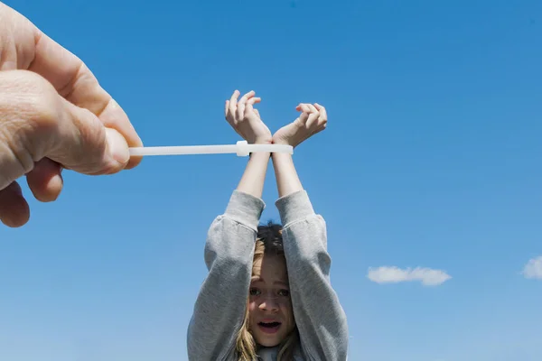 Colagem Jugo Plástico Mãos Uma Adolescente — Fotografia de Stock