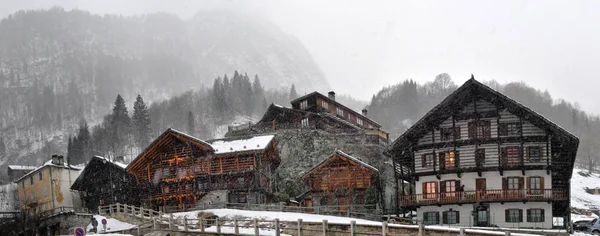 ITALIA, ALAGNA VALSESIA. 13 febbraio 2016. Piccola città alpina stre — Foto Stock