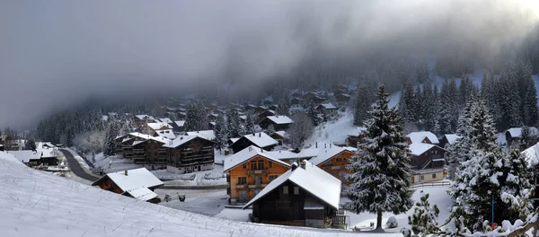 Inverno Paisagem alpina no campo — Fotografia de Stock
