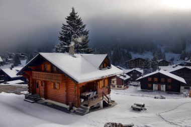 Kırsal kış dağ manzarası